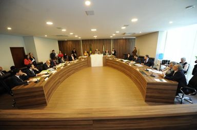 Votação de emendas a projeto que cria Fundo de Combate à Pobreza é adiada na CCJ