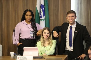 Acadêmicos revelam sonhos e sacrifícios para estar no Parlamento Universitário