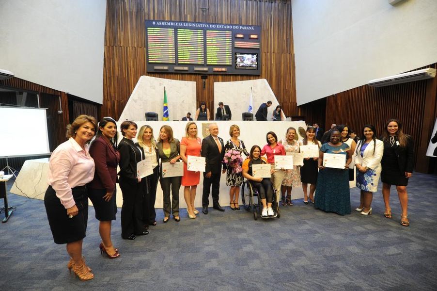 Assembleia presta homenagens no Dia Internacional da Mulher
