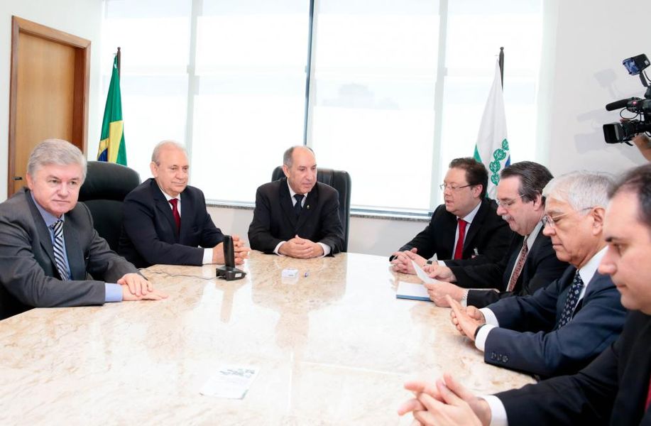 Rossoni reunidos com deputados e presidente do TJ