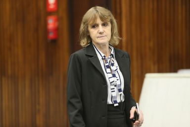 Luciana questiona Governo sobre a falta de médicos no estado