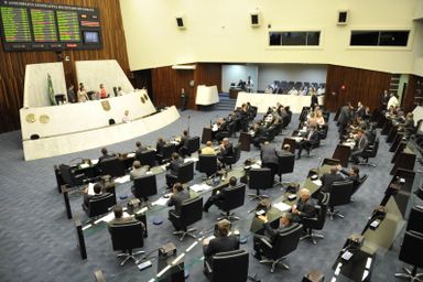 Deputados aprovam em Plenário sete projetos de lei e decidem pela manutenção de três vetos