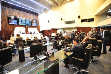 Reserva de vagas de trabalho para mulheres vítimas de violência é aprovada em primeira votação
