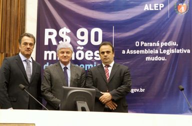 Mesa Executiva faz prestação de contas da gestão durante sessão solene
