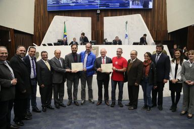 Waldemar Niclevicz é homenageado na abertura da Semana do Meio Ambiente