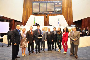Assembleia faz homenagem a entidade paramaçônica Ordem Internacional do Arco-Íris