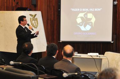 Grupo Solidário apresenta trabalho de ação social aos deputados durante a sessão plenária