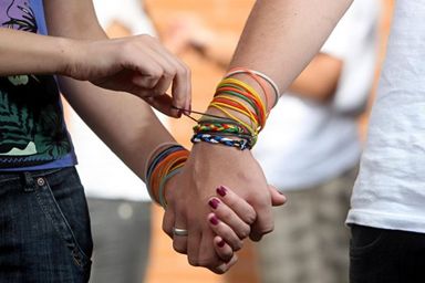 Projeto Proíbe que “pulseiras do Sexo” Sejam Vendidas a Menores e Usadas Nas Escolas