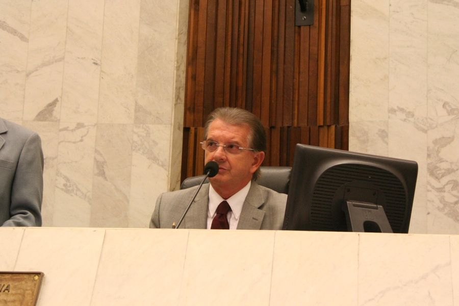 Ato do Presidente Determina Recadastramento Imediato de Servidores