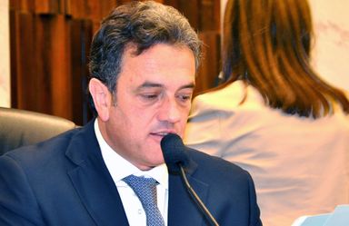Projeto que institui o auxílio-alimentação para servidores da Alep recebe apoio de deputados
