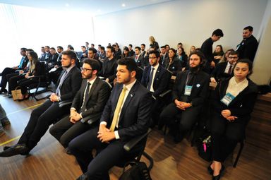 Alunos falam da primeira experiência prática no Parlamento Universitário