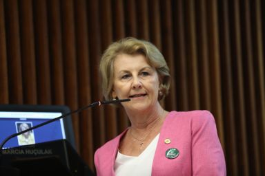 Em discurso no Plenário, deputada Márcia Huçulak (PSD) defende combate à covid-19 e diz que saúde é prioridade em Curitiba