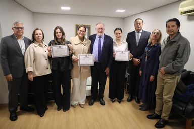 Deputado Tercilio Turini (MDB) homenageia Bebê Clínica e professor Luiz Walter, precursor da odontopediatria