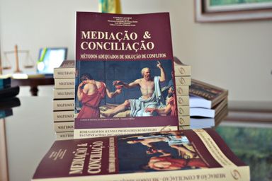 Assembleia e TJPR reconhecem trabalho de mediadores e conciliadores à sociedade paranaense