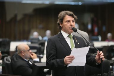 “Tem saída”: projeto em tramitação na Assembleia Legislativa visa promover a autonomia financeira das mulheres