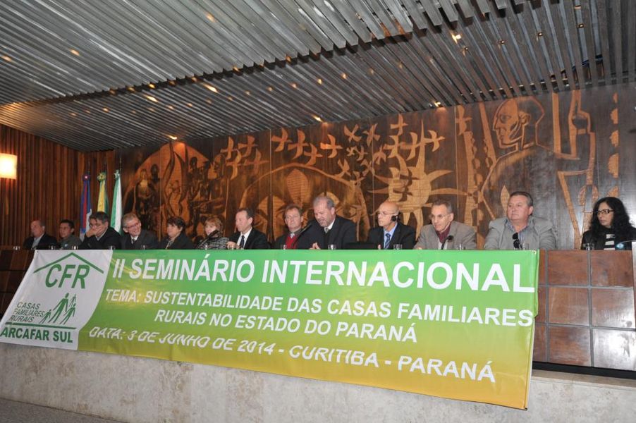Composição da mesa do II Seminário Internacional das Casas Familiares Rurais.