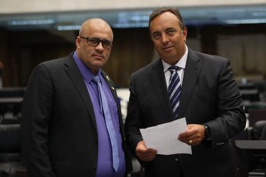 Deputados propõem suspender cortes de energia, água e gás na pandemia