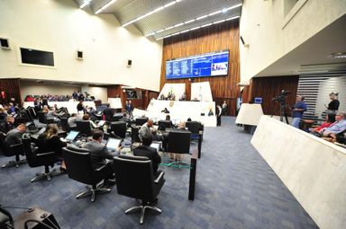 Deputados aprovam em plenário três projetos do Poder Executivo