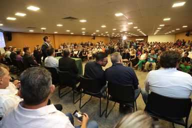 Reivindicações de Arapongas e região são entregues à Assembleia em Sessão Especial
