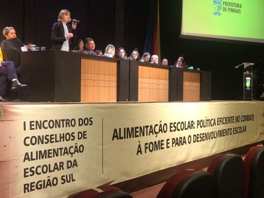 Deputada Luciana Rafagnin (PT) participa do I Encontro dos Conselhos de Alimentação Escolar da Região Sul