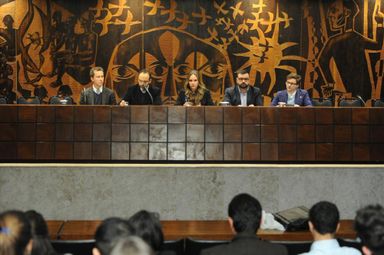 Estudantes de Direito da UFPR são preparados para a prática do processo legislativo