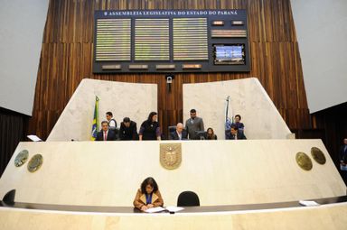 Deputados aprovaram seis projetos de lei na sessão de quarta-feira (27)