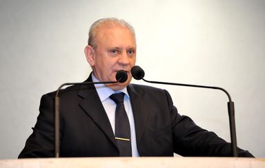 Projeto quer reduzir pena de detentos através da leitura