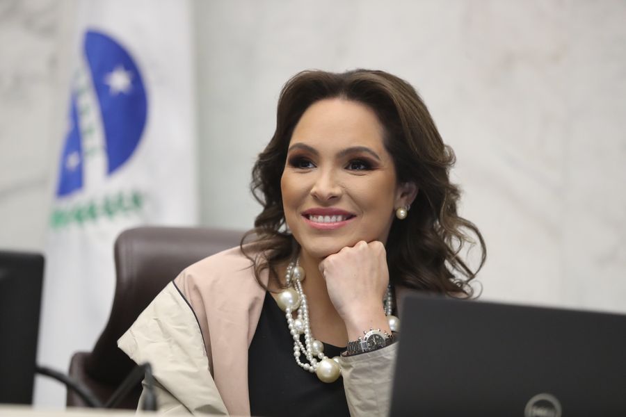 Maria Victoria frente hidrogênio