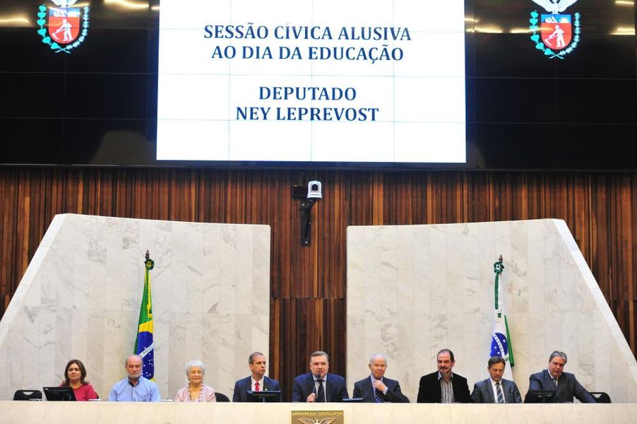 Sessão Cívica alusiva ao "Dia da Educação"