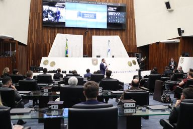 Inscritos no Parlamento Universitário participam de treinamento
