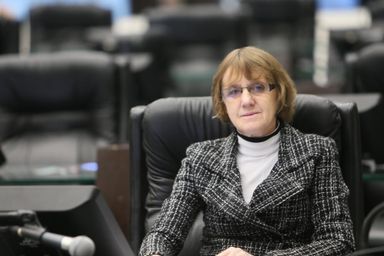 Luciana pede a Ratinho que volte atrás no contingenciamento das universidades estaduais