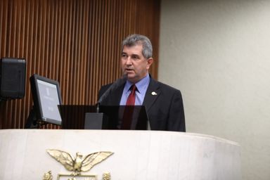 Deputado Bazana apresenta projeto de lei para facilitar pagamentos de débitos de água e luz no PR