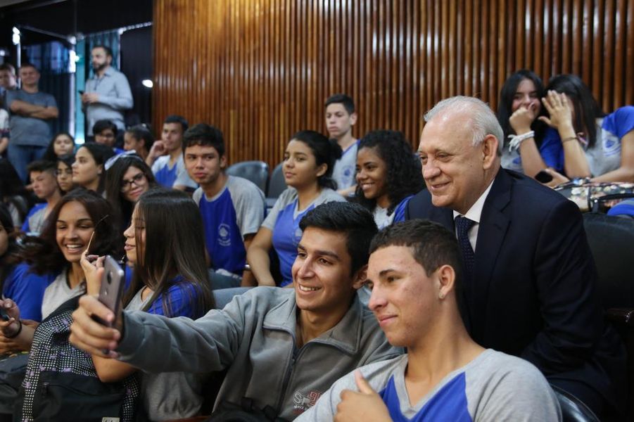 Traiano recepciona estudantes.