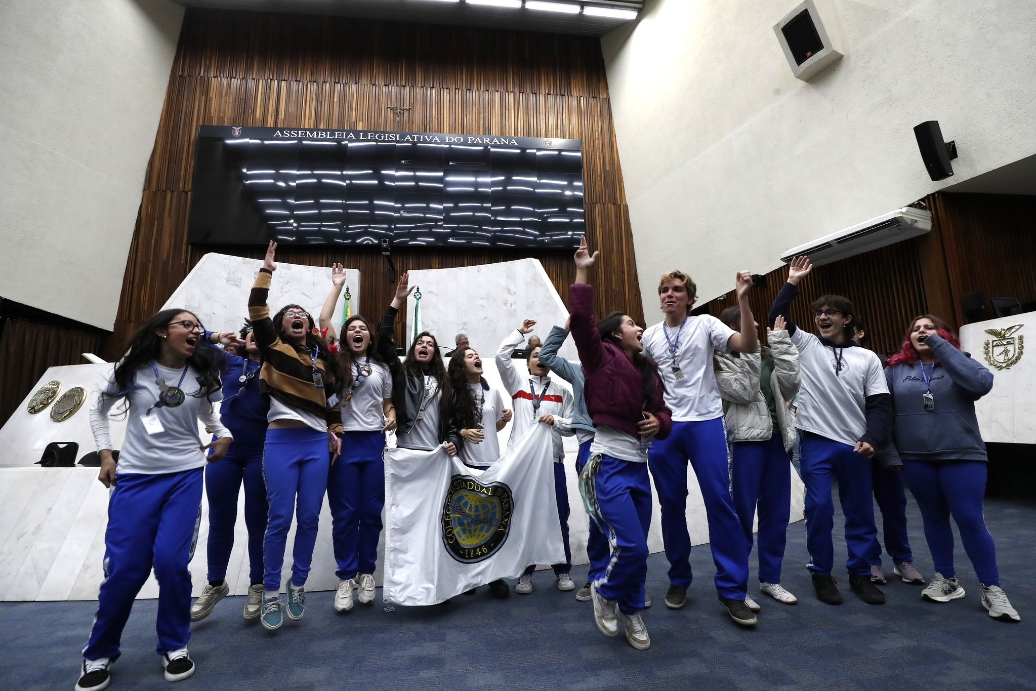 A atividade contou com o apoio da Escola do Legislativo e reuniu estudantes da rede pública de ensino em disputas de debates sobre temas de relevância social.