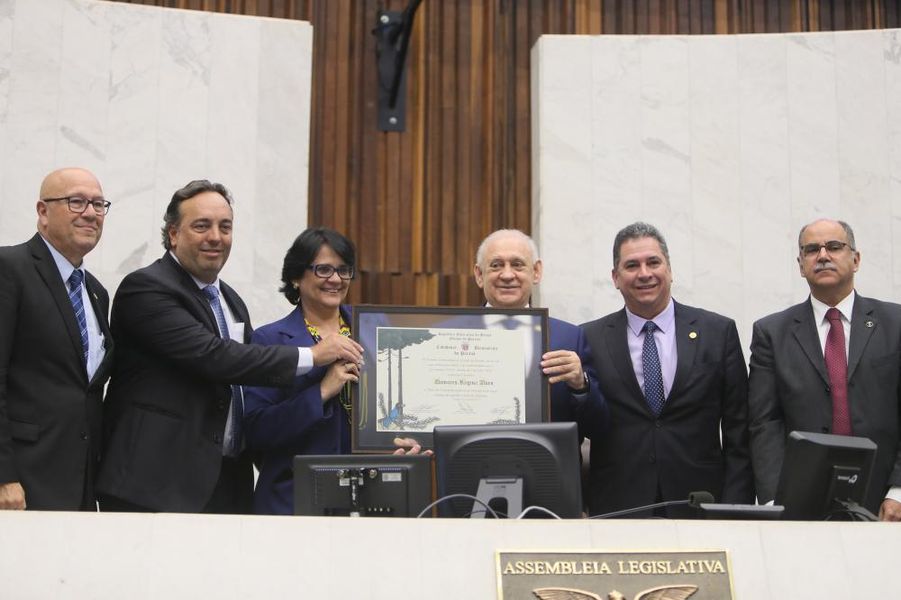 ministra título