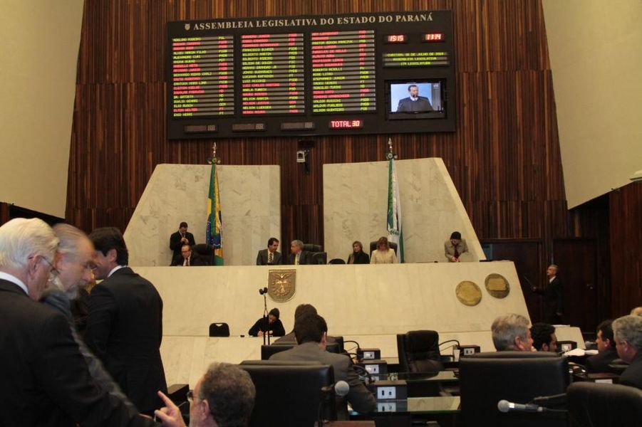 Visão geral do plenário durante esta terça-feira (16). 