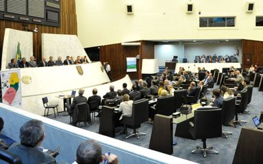 Engenheiros agrônomos debatem na Assembleia o uso dos agrotóxicos