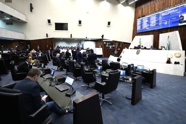 Assembleia retoma sessões e aprova benefício a empresas gaúchas com unidades no Paraná