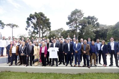 Bancada Evangélica da Assembleia entrega ao governador convite para a 28ª edição da “Marcha para Jesus”