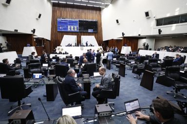 Aprovada criação de fraldários acessíveis para crianças, idosos e pessoas com deficiência no Paraná