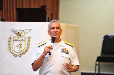 Vice-almirante fala sobre a atuação da Marinha no Paraná e o incremento de ações na faixa de fronteira