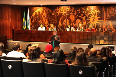 Doença costuma se manifestar em crianças com até um ano de idade, com a ingestão de alimentos com glúten