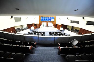 Deputados querem congelar salário do Governador do Paraná até 2022