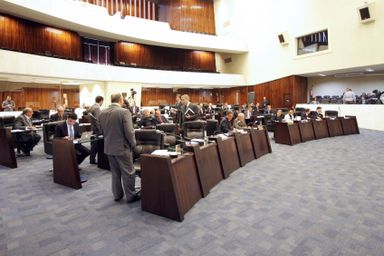 Assembleia aprova em primeira discussão o novo salário mínimo regional