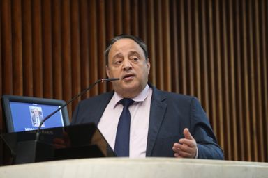 “Paraná vai assumir as 12 escolas cívico-militares tocadas hoje pelas Forças Armadas”, anuncia deputado Hussein Bakri (PSD)
