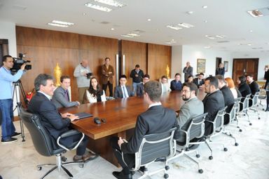 Governador Beto Richa recebe Mesa Executiva do Parlamento Universitário