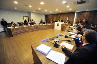 Proibição de pulverização aérea monopoliza debates na CCJ