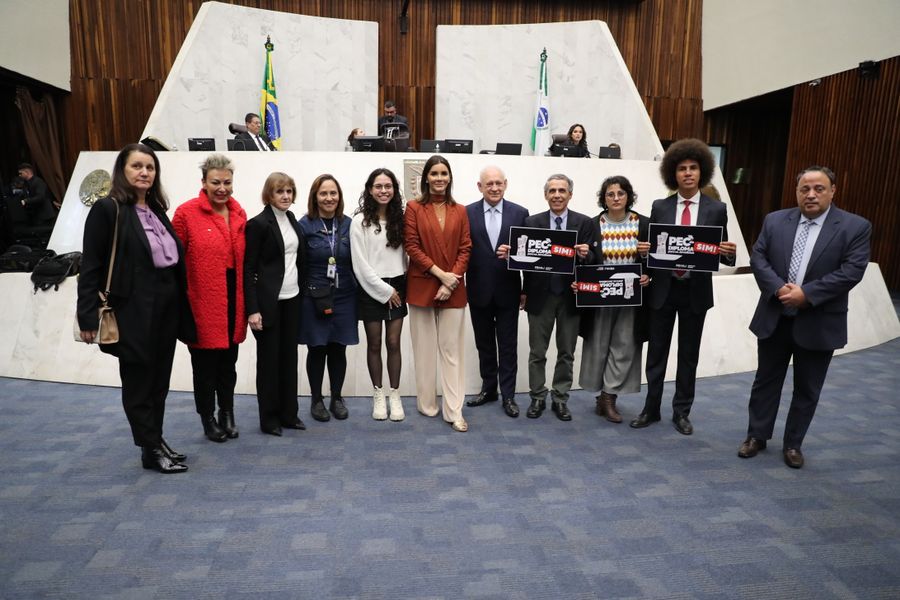 Convidado da deputada Ana Julia (PT) a diretoria do Sindicato dos Jornalistas do Paraná compareceu à sessão Plenária para solicitar apoio a PEC 206/12