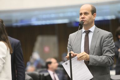 Sancionada lei que beneficia usuários de planos de assistência médica em todo Paraná