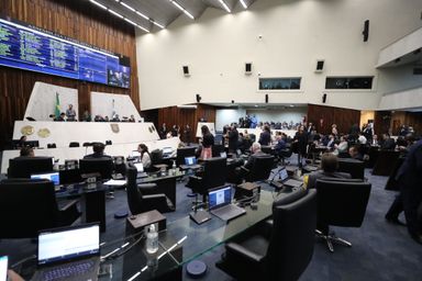Diante de quase sete mil casos por ano, deputados aprovam projeto para diminuir registro de bebês sem o nome do pai